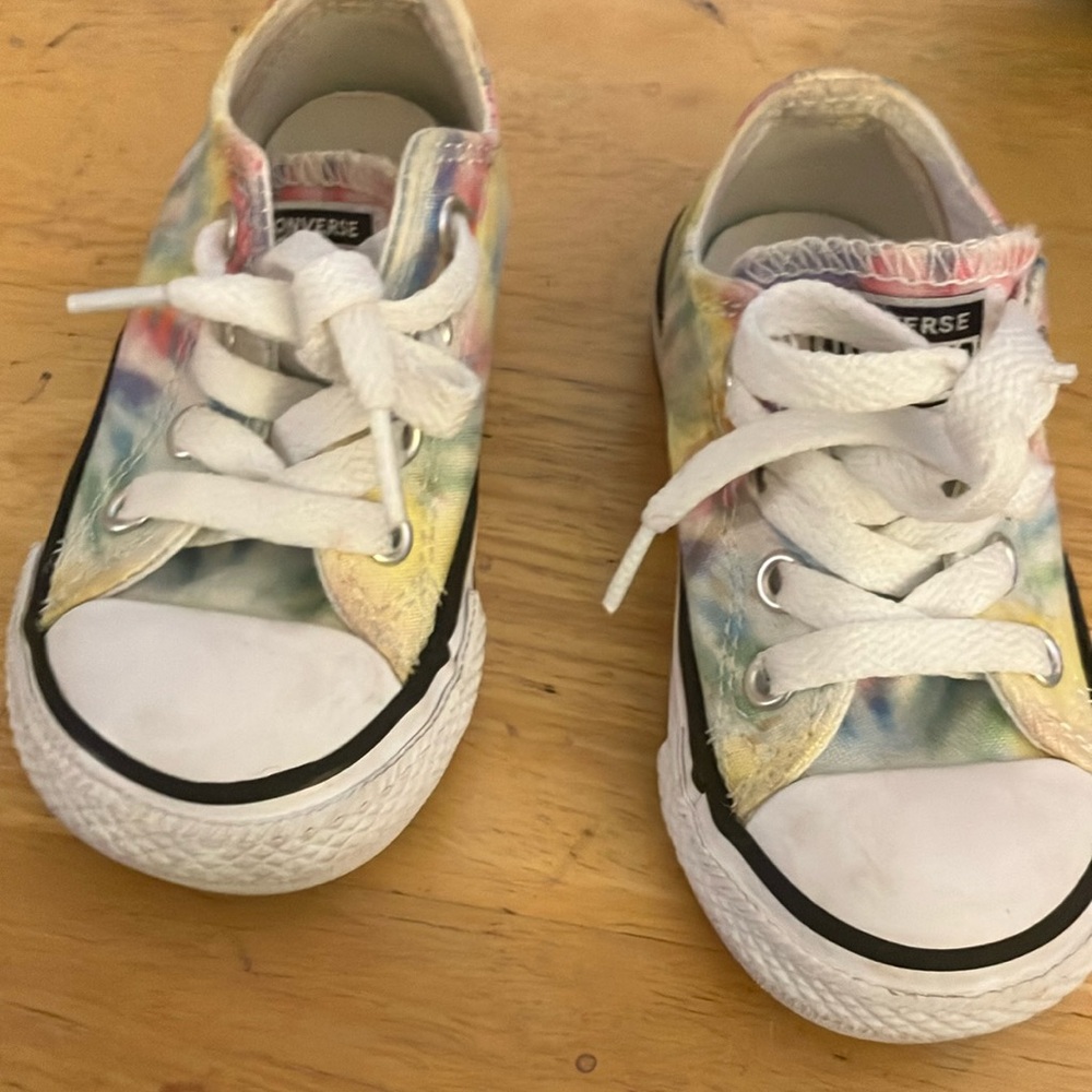 Converse sneakers size 5
